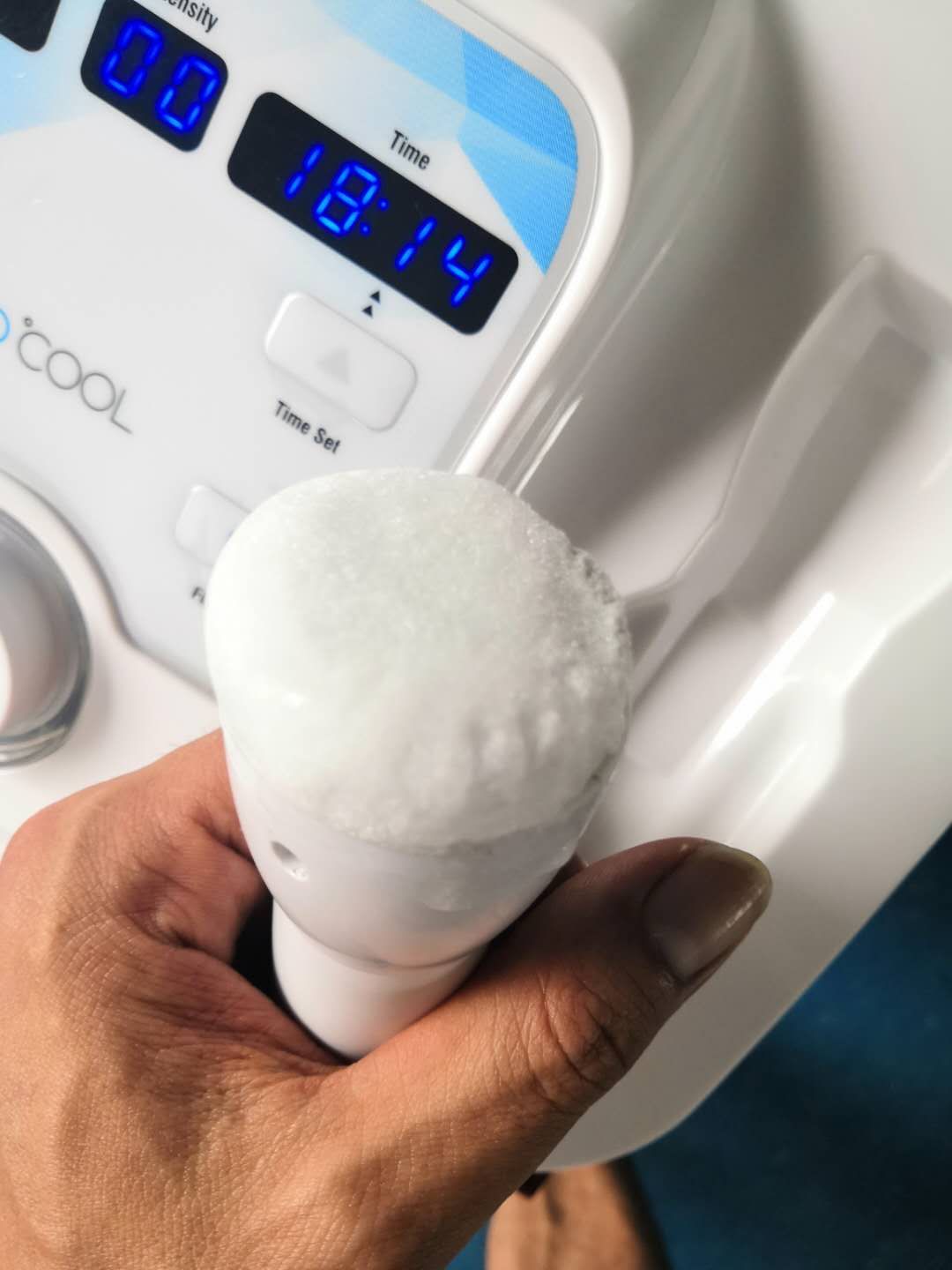 DCOOL Cryo-electroporation hot and cold EMS beauty machine