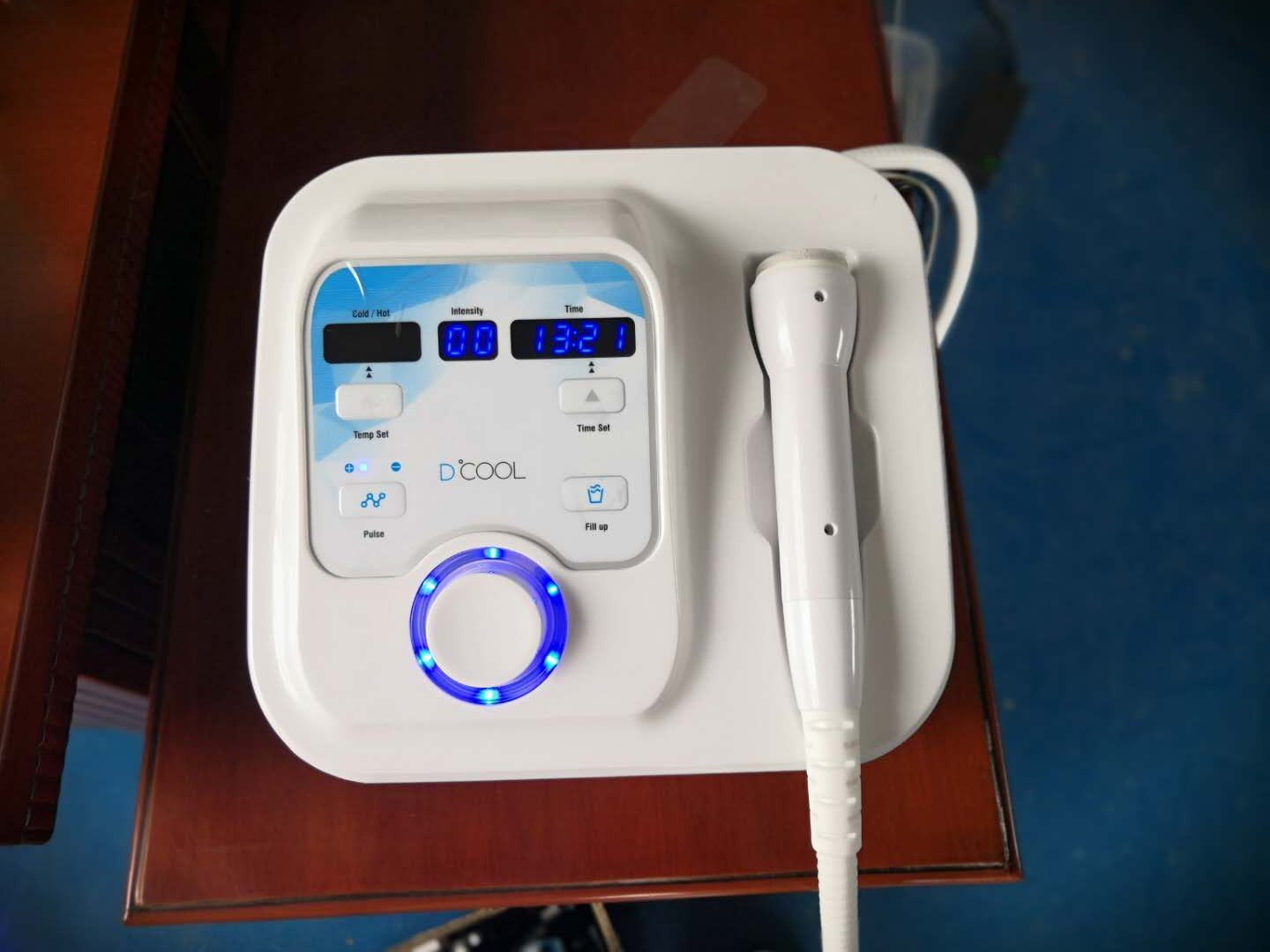 DCOOL Cryo-electroporation hot and cold EMS beauty machine