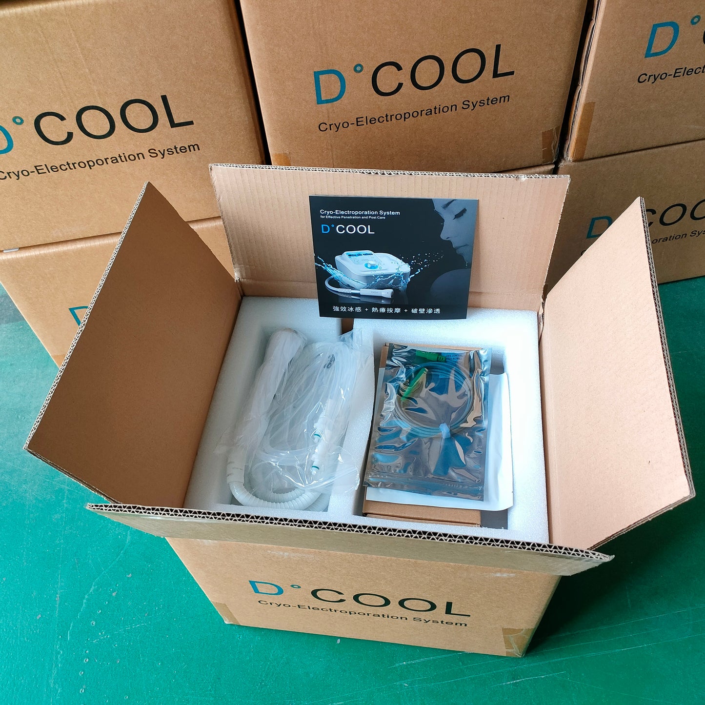 DCOOL Cryo-electroporation hot and cold EMS beauty machine